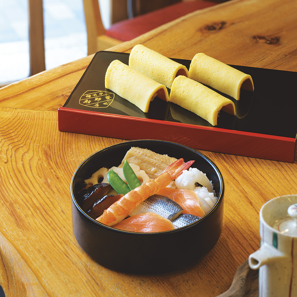 東京日本橋・吉野鮨本店　ちらしずしと玉子すし